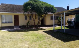 Spacious 1bed + braai area 13km from Paternoster beach image