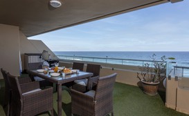 Sands Umdloti Beach Front Apartment image