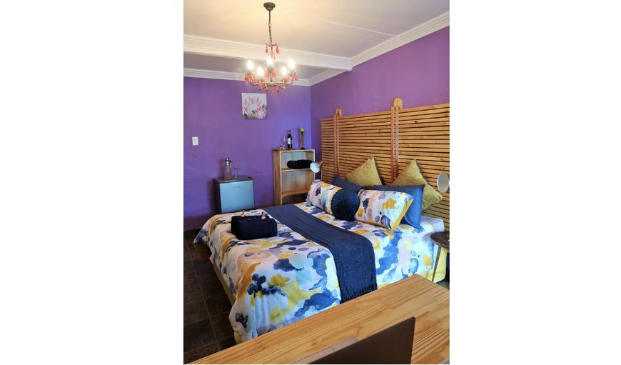 Room 3: Room 3 - Bedroom with a queen size bed