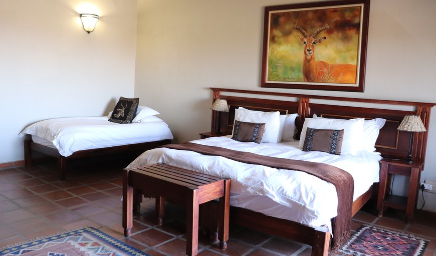 Chalet Triple Room (max 3): Chalet Room (max 3) - Bedroom with a king size bed (or twin beds) and a single bed