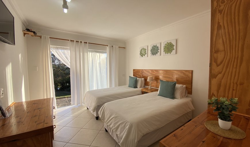 Double Room - Single Beds: Double Room - Single Beds - Bedroom with 2 single beds