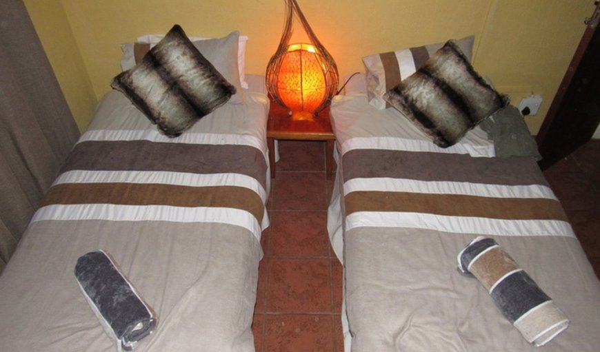 Kruger River View: Bedroom with 2 single beds