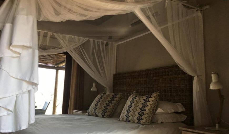 Giraffe Lodge: Bedroom with a king size bed