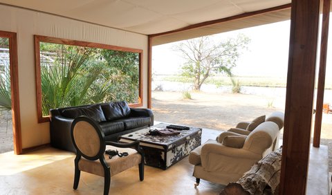Luxury Safari Suites: Main communal lounge area