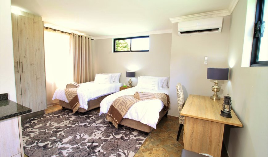 SevenA@Brainline: Unit 7 - Open plan unit with a king size bed that can be converted into twin single beds