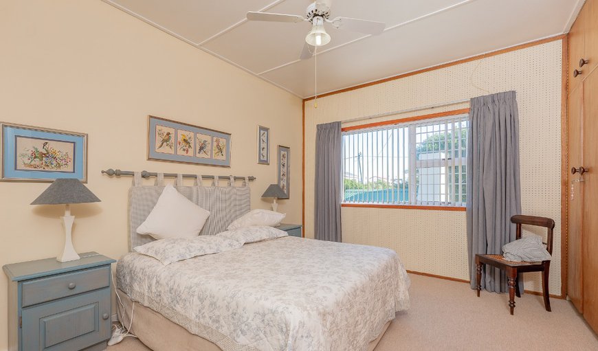 Steenbok 12 Struisbaai: Bedroom with a double bed