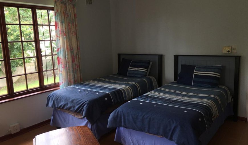 Accommodation on St Ives: The 2nd bedroom has 2 single beds