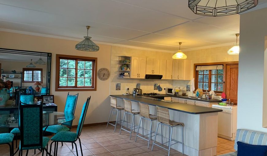 Open-plan lounge, dining area and kitchen