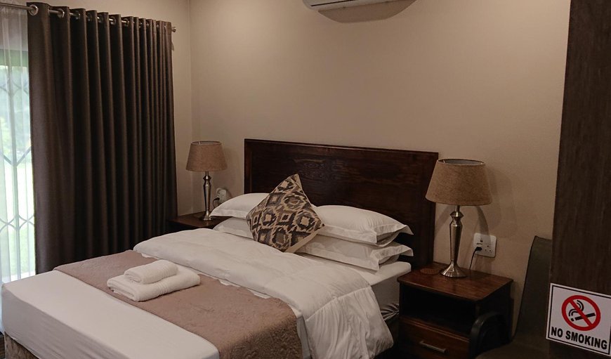 Luxury Queen Suite: Luxury Queen Suite - Bedroom with a queen size bed