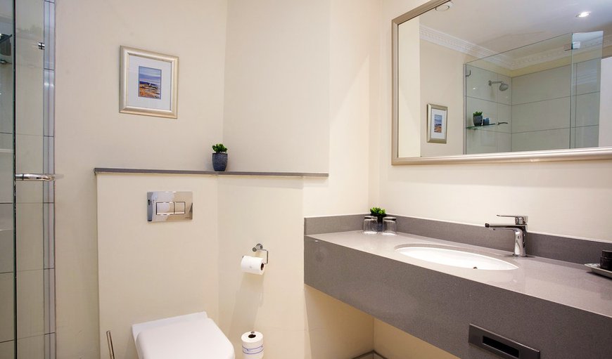 Side Sea Facing Rooms: Side Sea Facing Rooms - Bathroom