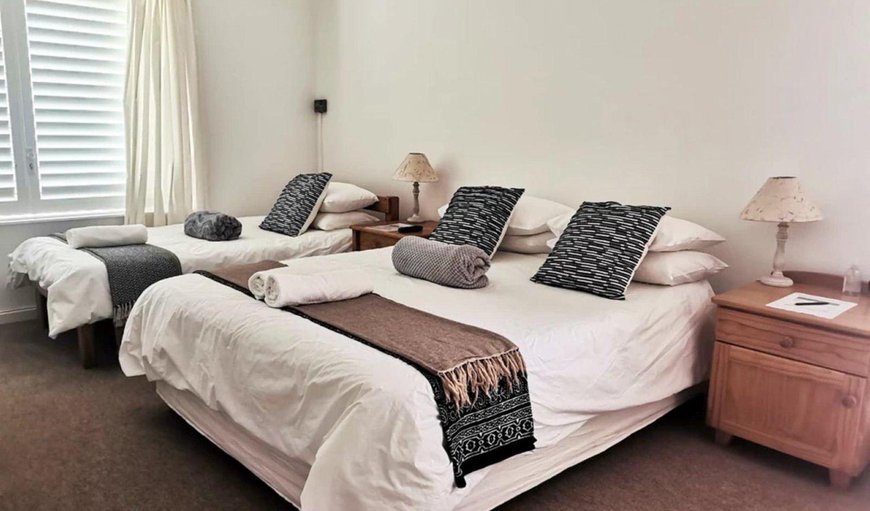 Seagull (Standard Triple Room): Seagulls (Standard Triple Room) - Bedroom with a double bed and a single bed