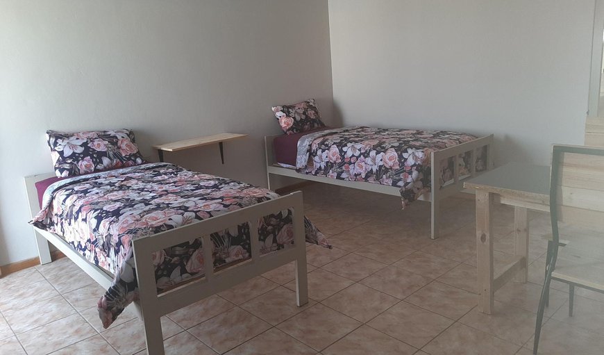 1 ROOM / 2XS.BEDS: Bedroom with 2 single beds