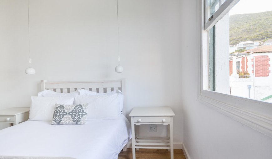 Sunny Windsor Apartment in Kalk Bay: Bedroom