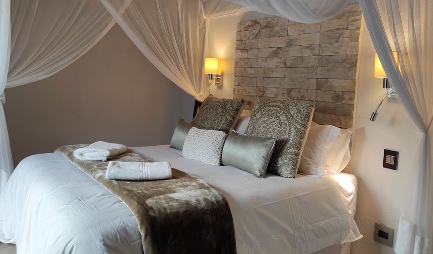 Nyeleti: Bedroom with a queen size bed