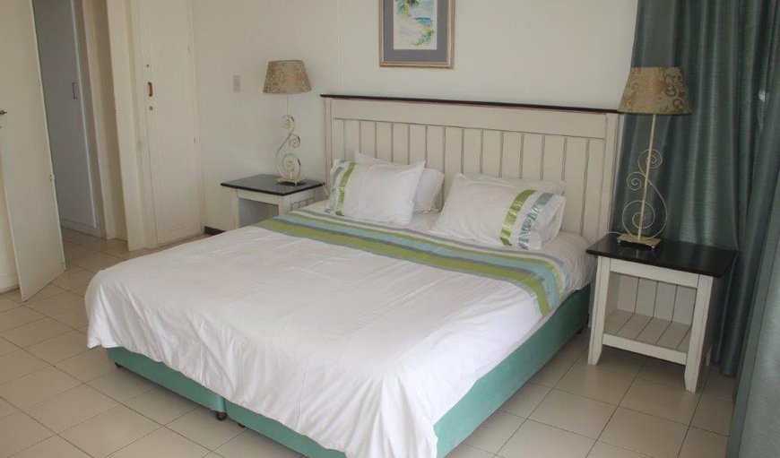 Self Catering Apartment: Bedroom with a queen size bed