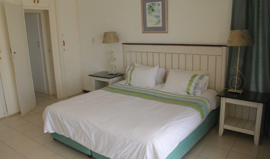 Self Catering Apartment: Bedroom with a queen size bed