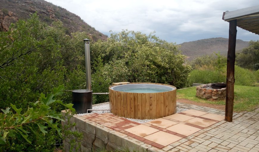 Lylius Farm Cottage offers a woodfired Hot tub