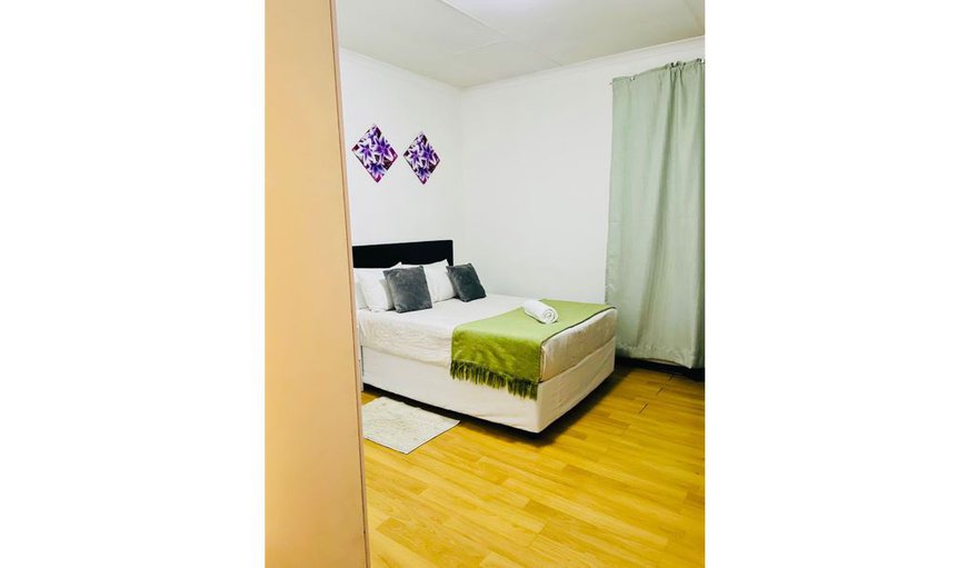 Double Bedroom with Shared Bathroom and Balcony: Double Bedroom with Shared Bathroom and Balcony - Bedroom with a double bed