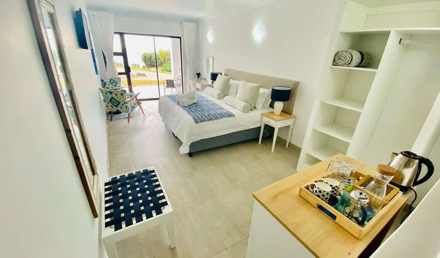 Standard Sea-facing ground floor: Sea-facing ground floor - Bedroom with a king size bed or 2 twin beds