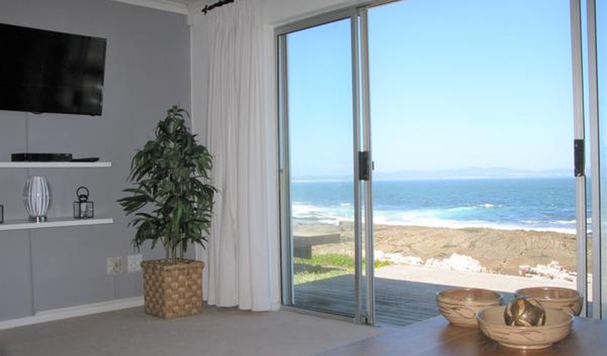 Beachfront Cottage: Put your feet up with these lounge views!