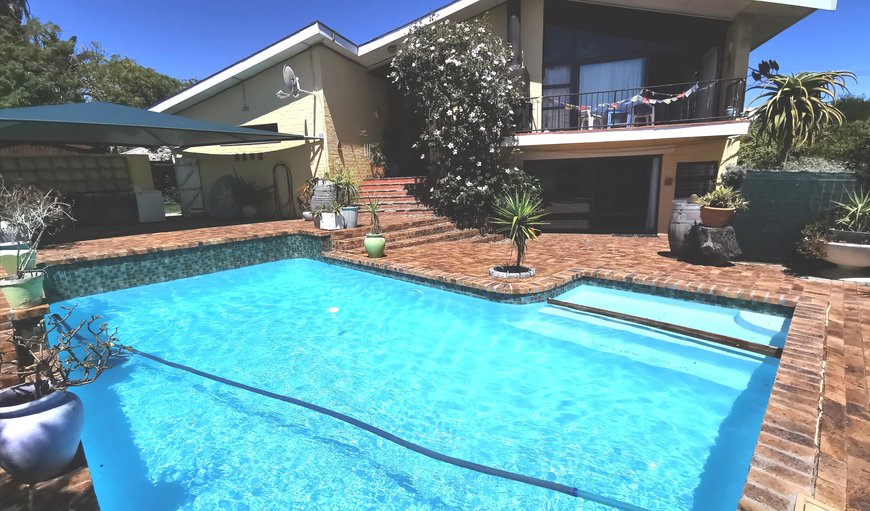 Exterior & Swimming pool