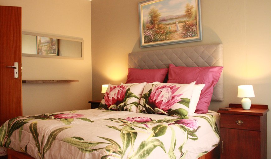 The Aloes: Bedroom with a queen size bed