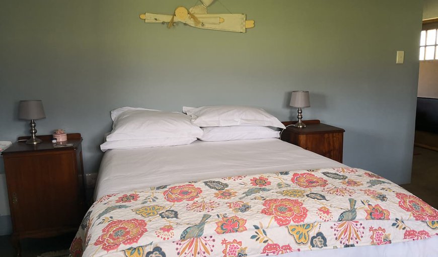 The Brinkhuizen: Bedroom with a double bed