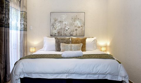 Luxury Room: Luxury Room - Bedroom