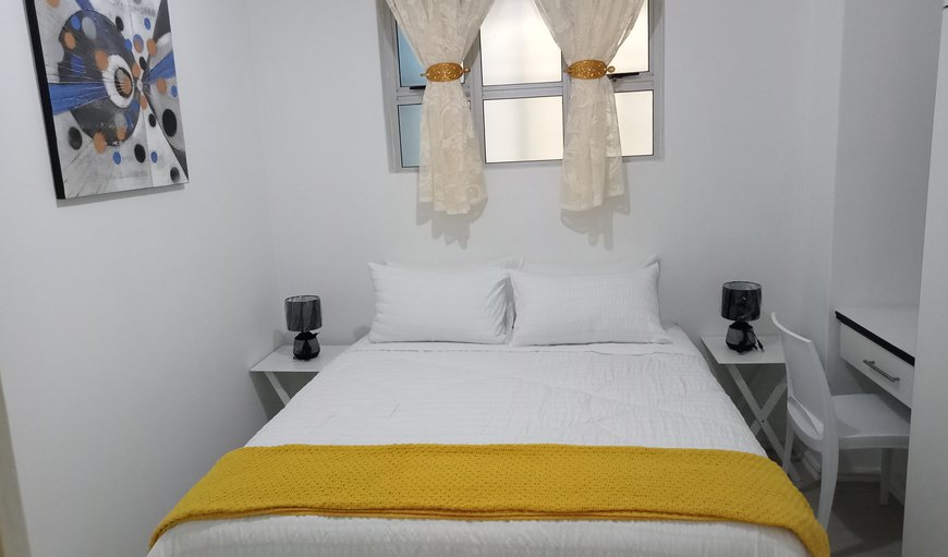 Tenbury: Bedroom with a queen size bed