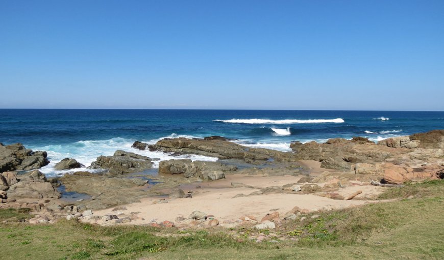 The complex is directly opposite the Manaba tidal pool and the sea, and the main swimming beach at Lucien Beach is a short walk away, about 200m