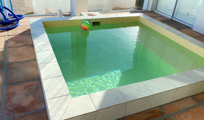 Indoor splash pool