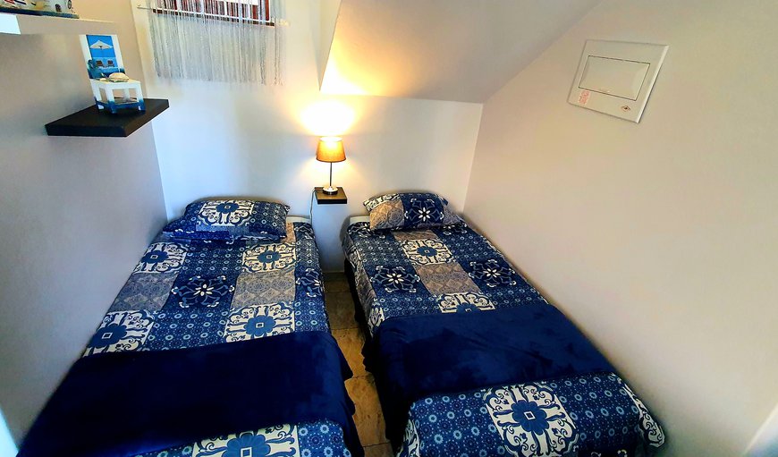 Calamari 5: Bedroom with twin singles
