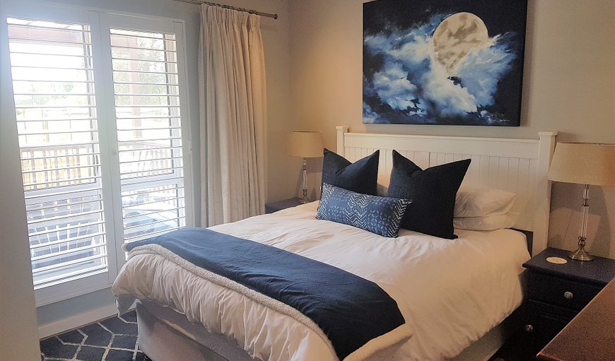 Bolt Hole: Bedroom with a queen size bed