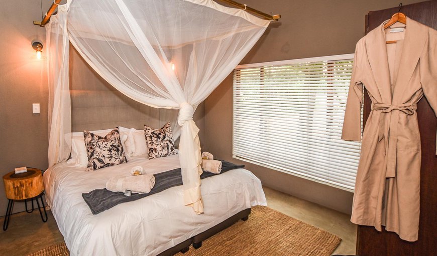 Khiza Bush Retreat: Bedroom with a queen size bed