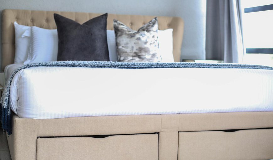King Room with Bath-tab: Bed