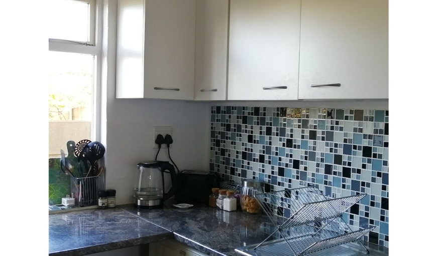The unit offers a kitchenette in Monte Vista, Cape Town, Western Cape, South Africa