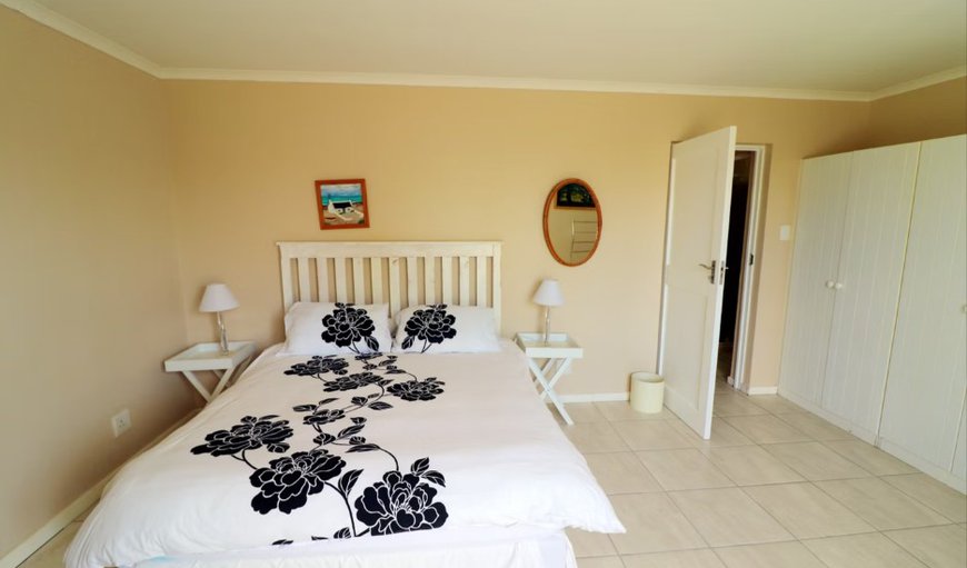 Happiness in Arniston: Bedroom