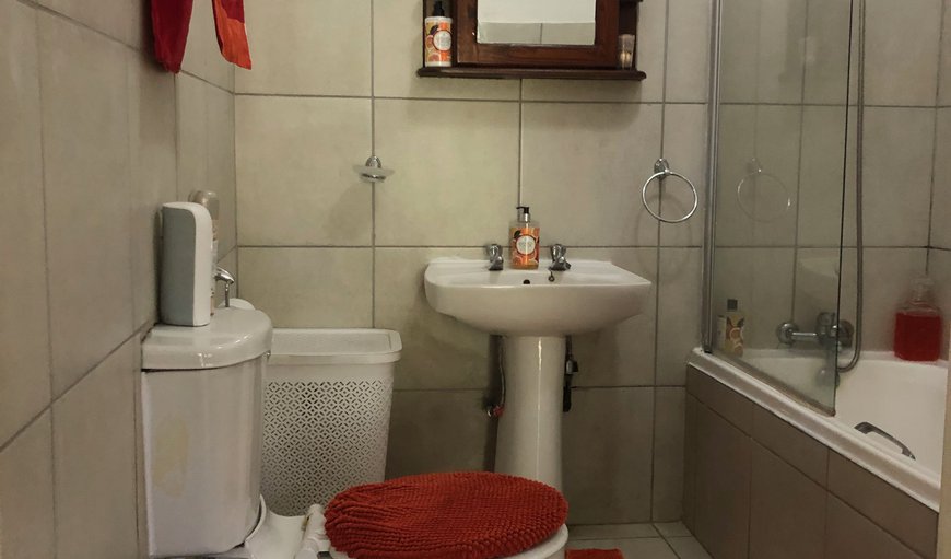 Villa Jullienne - A Home Away From Home - Unit 2: Bathroom