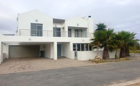 Whispering Palms Holiday Home image