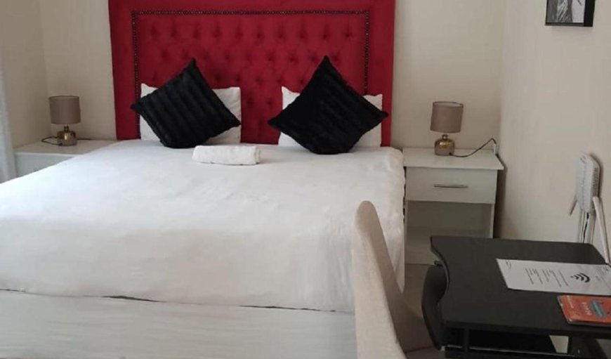 Two Bedroom Apartment: Two Bedroom Apartment - King size bed