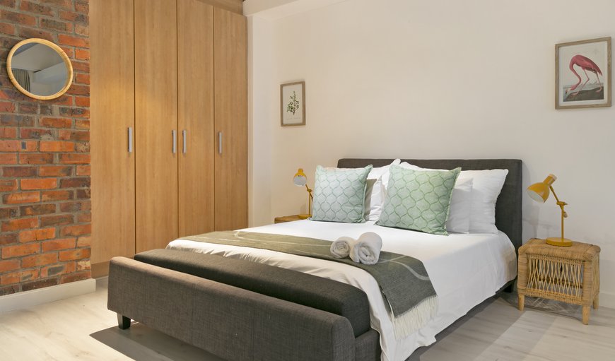 Upper Eastside 425: Open plan unit features a Queen bed