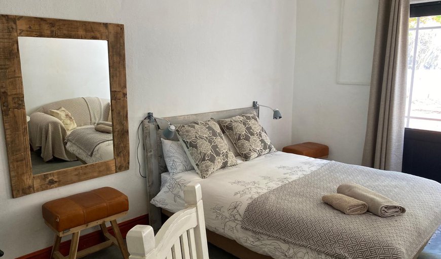 Studio with Garden View: Studio with Garden View - Open plan sleeping area