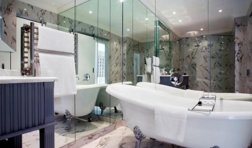 Superior Mountain Room with Bath: Superior Mountain Facing Suite - Bathroom