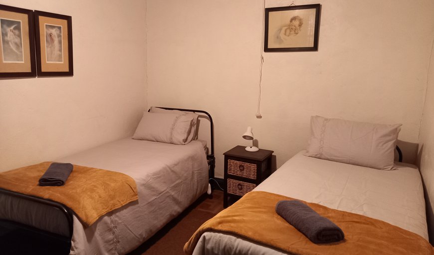 Self-catering Unit: Bedroom with 2 single beds