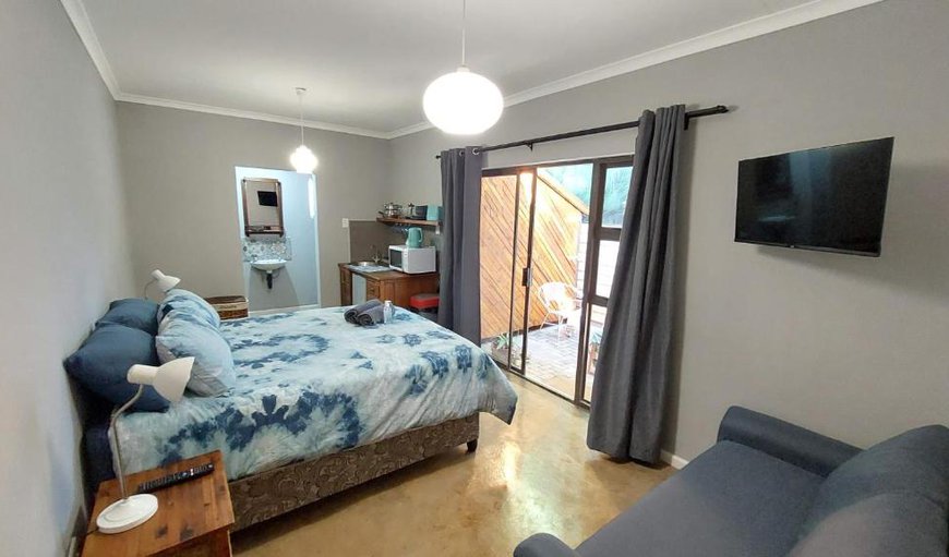 Blue Shade max 4: Blue Shade - Kitchenette and sleeping area