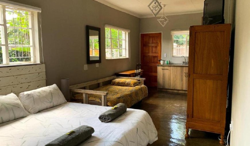 Green Leaf - Kitchenette and sleeping area
