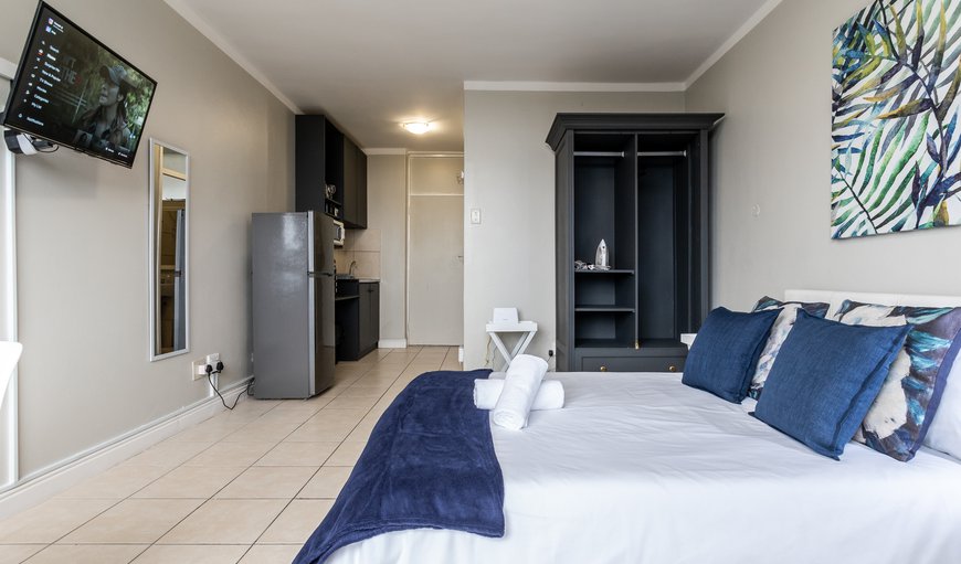 The layout of the studio apartment with the bedroom area (double bed), with the TV positioned for personalized convenience to binge-watch your favorite movies or series from the comfort of the bed The layout of the studio apartment with the bedroom area (double bed), with the TV positioned for personalized convenience to binge-watch your favorite movies or series from the comfort of the bed