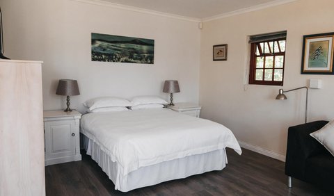 Vineyard Studio: Bed