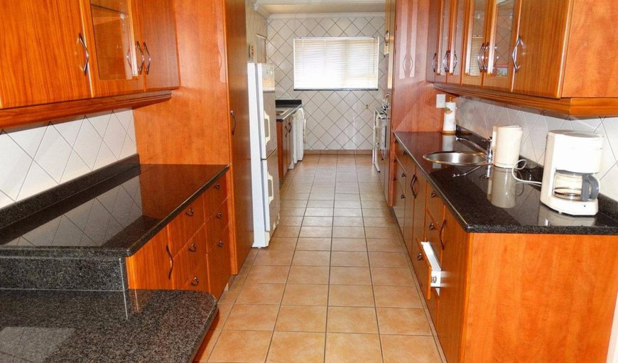 Self Catering Apartment ( 2 Bedrooms): Kitchenette