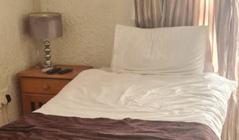 Standard Single Room: Bed